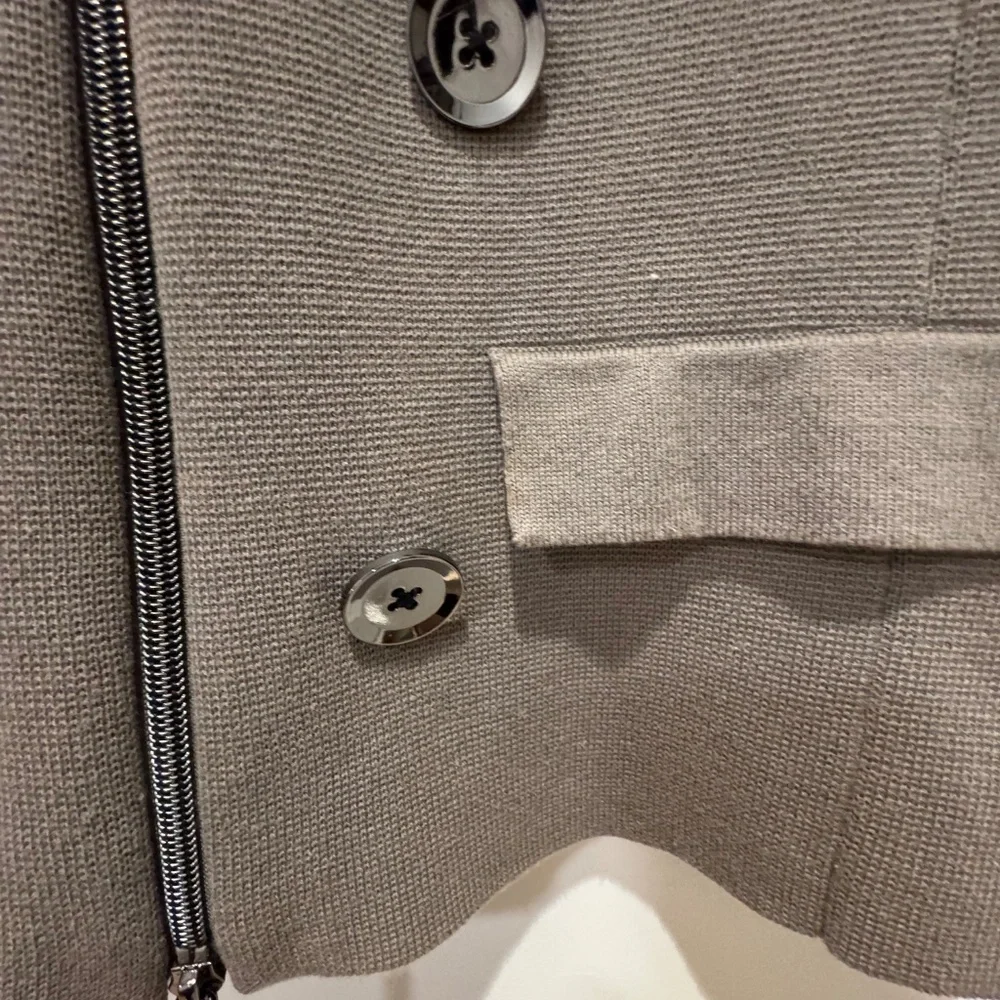 EUROPEAN-DESIGNED TAUPE-GRAY & BLACK HOODIE/CARDIGAN—Size 4 - Picture 8 of 12